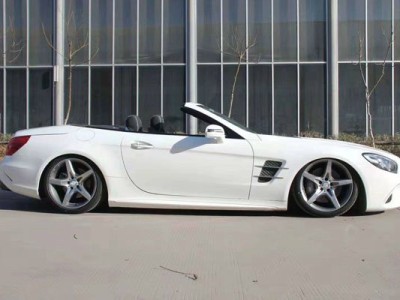 Convertible trot Mercedes Benz SLK bagged beautiful and charming