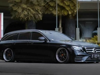 Indonesia Benz e travel version bagged low altitude gallop