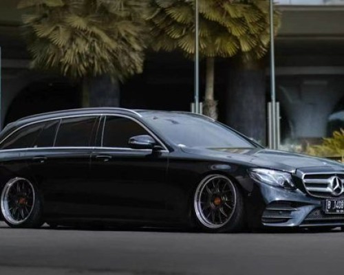 Indonesia Benz e travel version bagged low altitude gallop