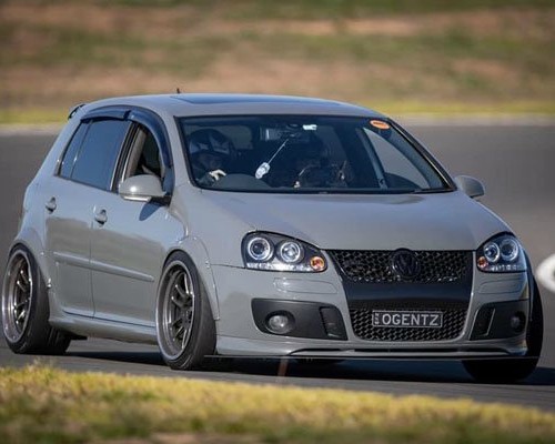 Classic taste Volkswagen Golf MK5  Bagged Love slowly