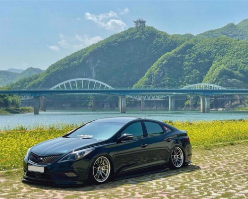 Discover the Perfect Fusion of the Hyundai Genesis G80 and Bagged Suspension System: Enhanced Adaptability and Exceptional Driving Experience