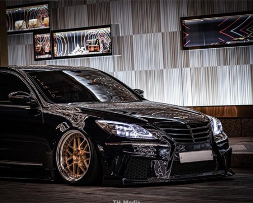 Elevated Luxury: The Modern Launus with Bagged Suspension