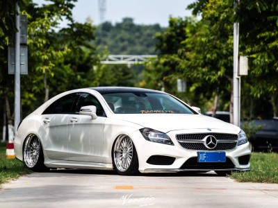 The Mercedes-Benz CLS bagged
